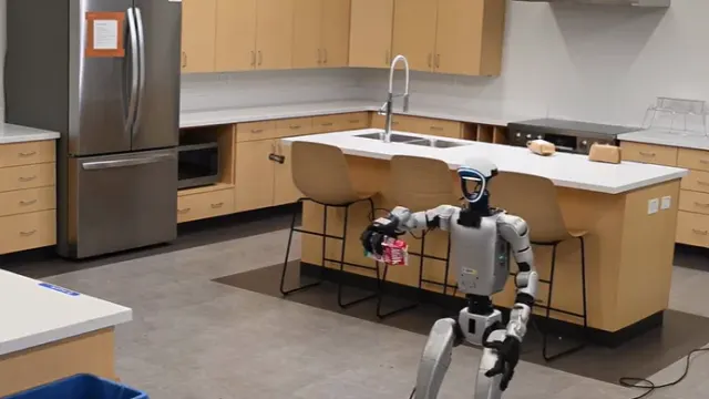 Piloté par l'IA GPT Astra, un robot humanoïde range seul une cuisine, mais avec une lenteur pénible