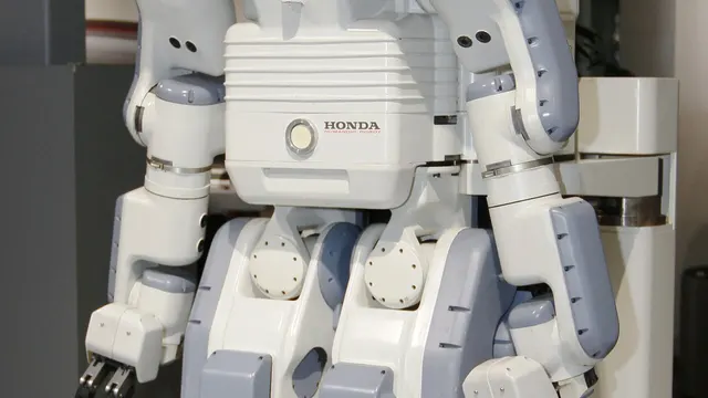 Le robot humanoïde Honda P2 vu de face, exposé au Honda Collection Hall