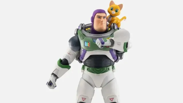 New in the Vuntum database: Buzz Lightyear, the Robosen robot whose reactor spews steam
