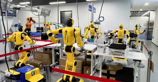 La start-up DexForce de Shenzhen mise sur la simulation pour entraîner ses humanoïdes à moindre coût