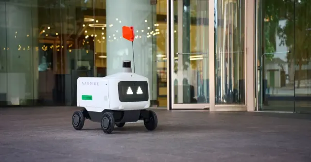 Woman arrested in Philadelphie for blocking an Uber delivery robot