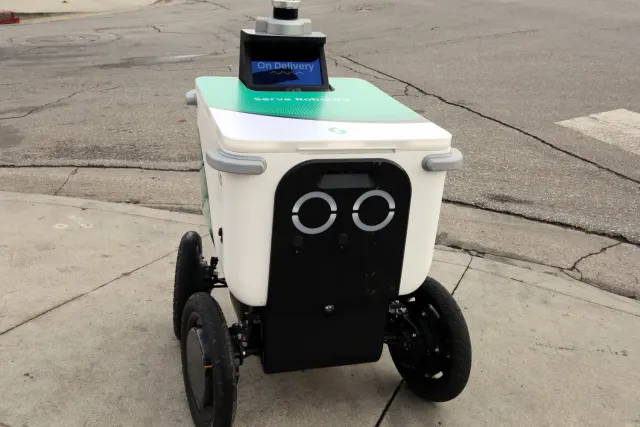 Chicago: lawsuits accuse Coco and Serve delivery robots of filming hands and faces