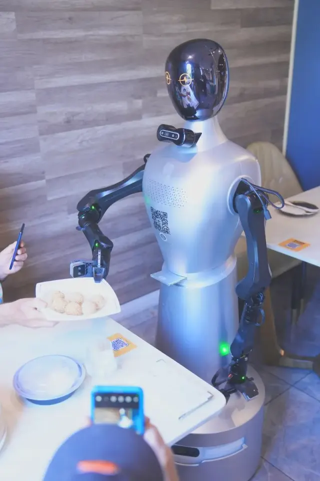 StarBot Astra, visuel officiel